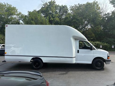 Used 2016 GMC Savana 3500 RWD image 7