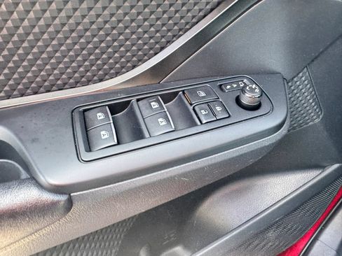 Used 2018 Toyota C-HR XLE FWD image 41