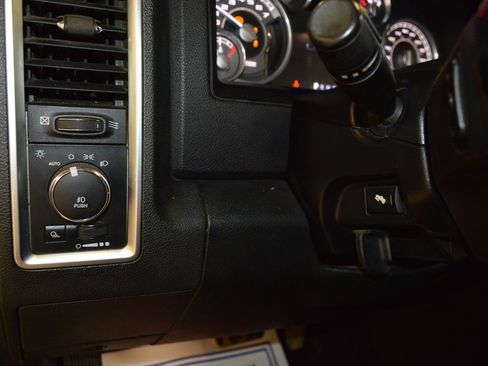 Used 2015 RAM 1500 Limited image 16