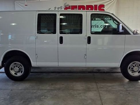 Used 2022 Chevrolet Express 2500 w/ Driver Convenience Package image 8