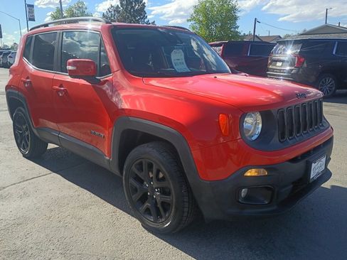 Used 2017 Jeep Renegade Latitude AWD/4WD image 4