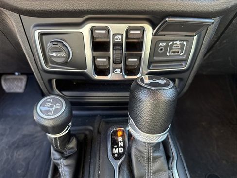 Used 2024 Jeep Wrangler Unlimited w/ Convenience Group image 17