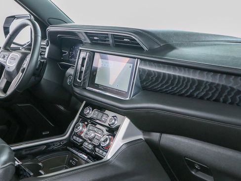 Used 2023 GMC Yukon Denali AWD/4WD image 30