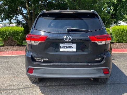 Used 2019 Toyota Highlander XLE FWD image 5