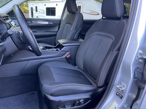 Used 2022 Jeep Grand Cherokee L Laredo w/ Luxury Tech Group I image 10