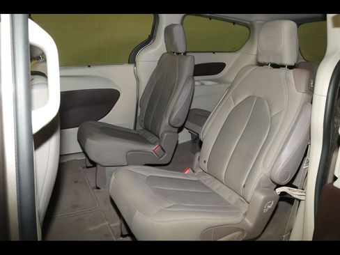 Used 2017 Chrysler Pacifica Touring Plus FWD image 14