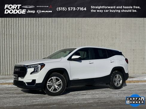 Used 2024 GMC Terrain SLE image 1