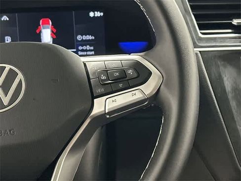 Certified 2022 Volkswagen Tiguan SE w/ Panoramic Sunroof Package image 11
