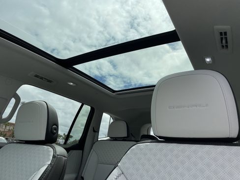 Certified 2025 GMC Acadia Denali w/ Super Cruise Package image 22