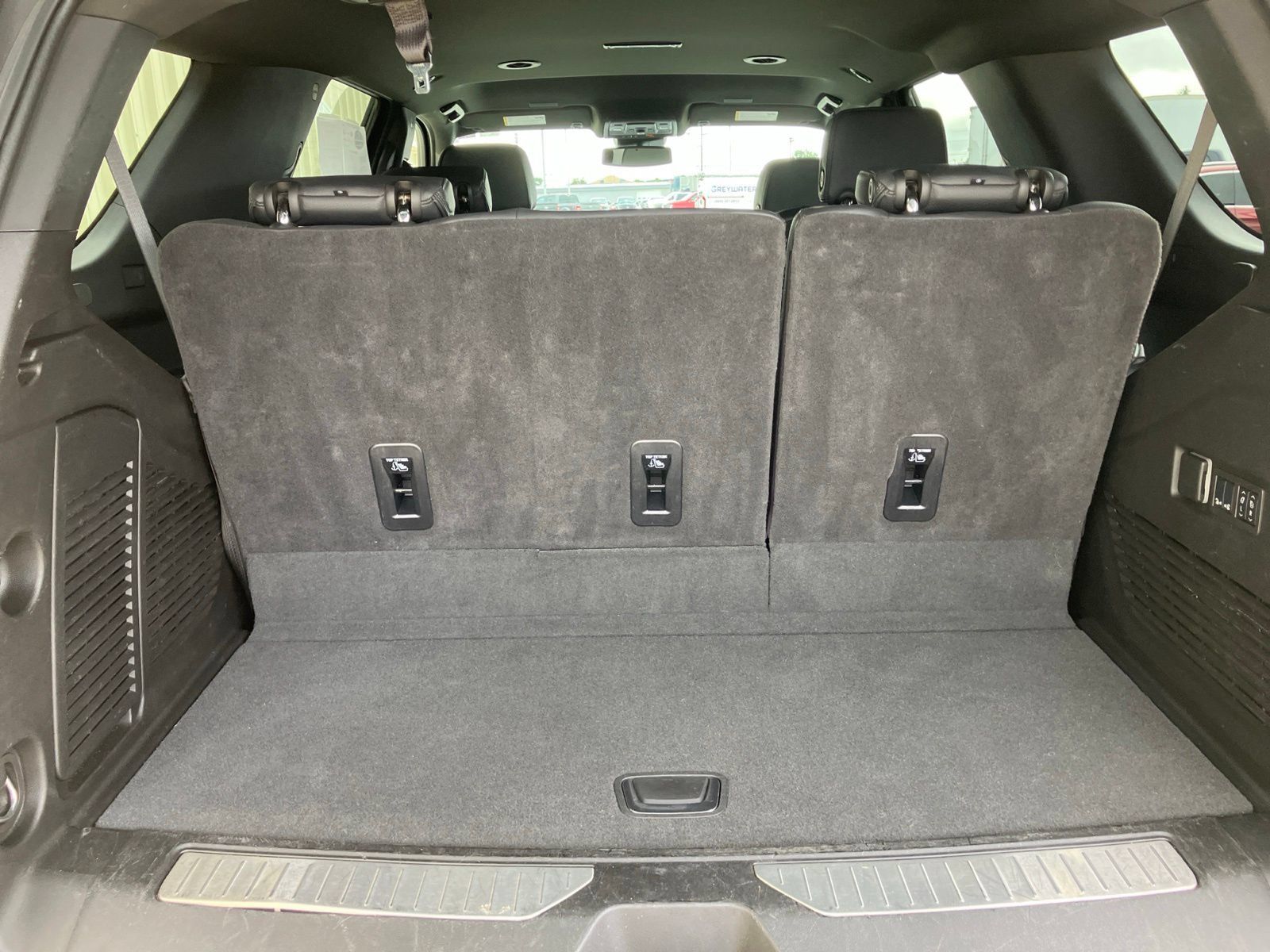 Used 2025 GMC Yukon Denali AWD/4WD image 23