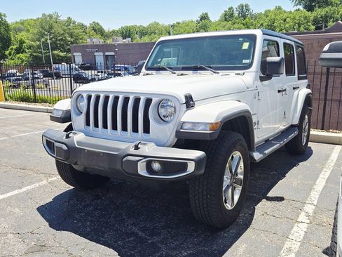 Used 2019 Jeep Wrangler Unlimited Sahara AWD/4WD image 4