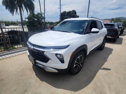 Used 2025 Chevrolet TrailBlazer LT FWD image 2