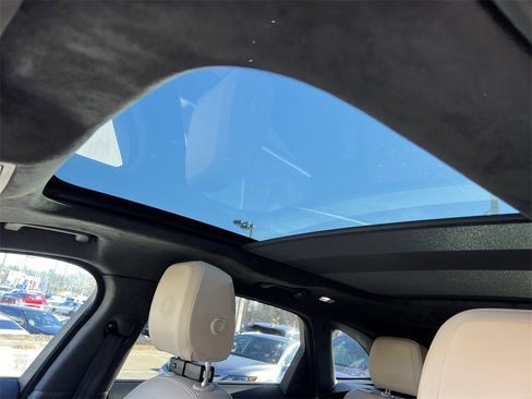 Used 2020 Jaguar F-PACE Premium image 29