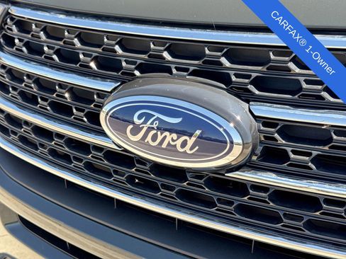 Used 2024 Ford Explorer XLT AWD/4WD image 14