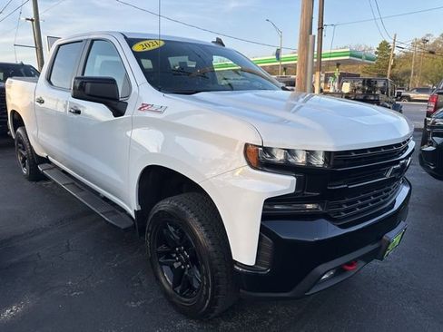 Used 2021 Chevrolet Silverado 1500 LT Trail Boss w/ LPO, Dark Essentials Package AWD/4WD image 2