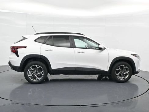 Used 2025 Chevrolet Trax LT FWD image 8