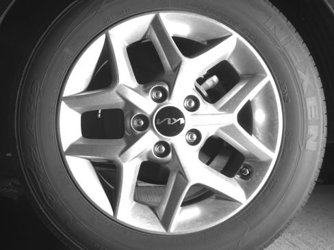 Used 2025 Kia Soul LX w/ LX Technology Package FWD image 14