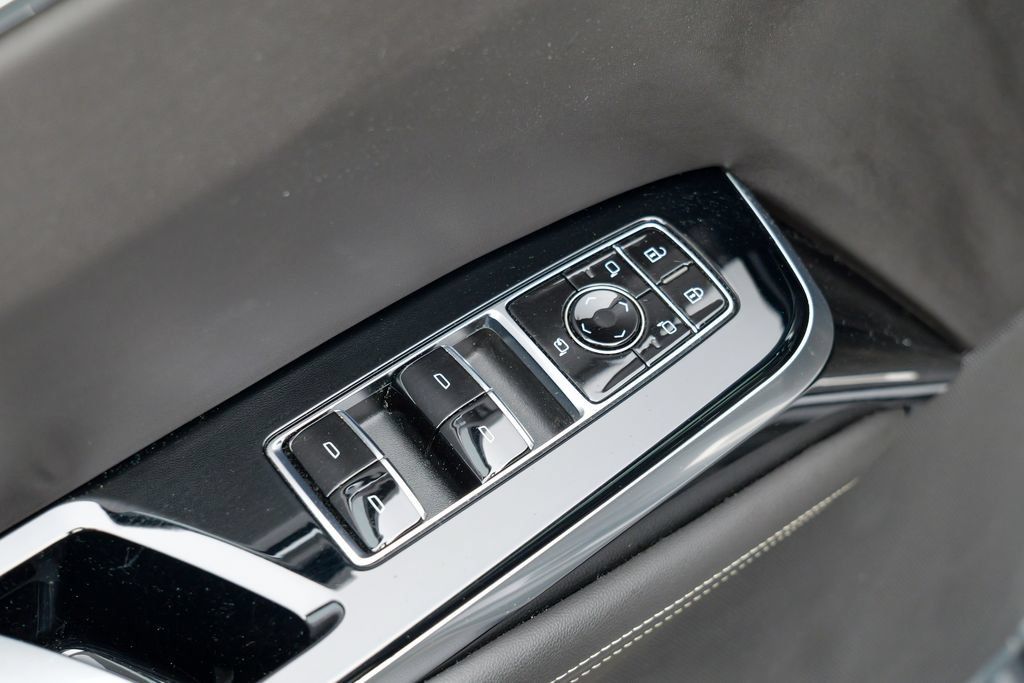 Used 2025 Cadillac Escalade ESV Sport Platinum AWD/4WD image 18