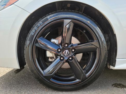 Used 2024 Nissan Sentra SR w/ SR Premium Package image 19