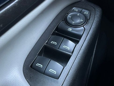 Used 2022 Chevrolet Equinox LS w/ LS Convenience Package FWD image 12