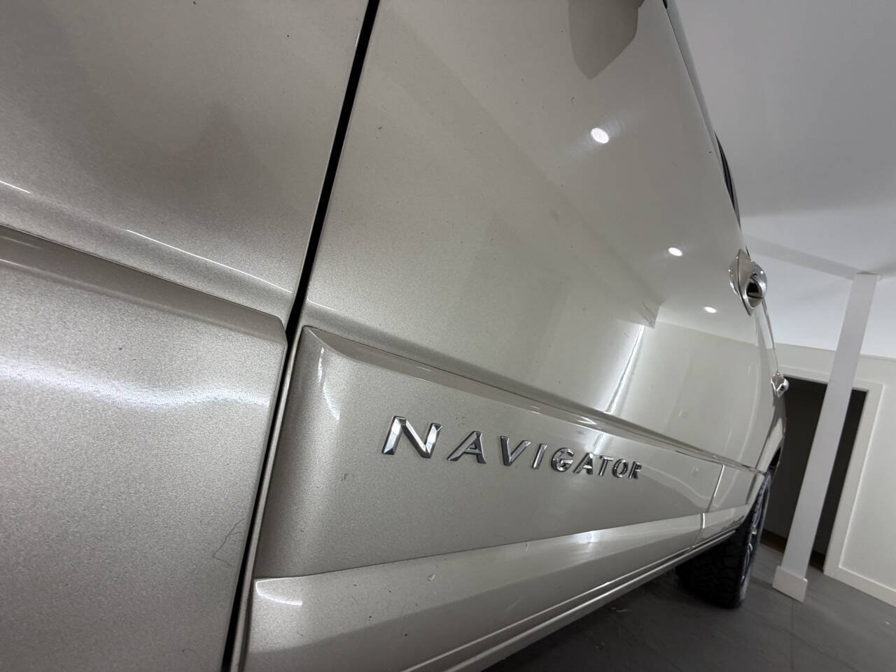 Used 2017 Lincoln Navigator L Select AWD/4WD image 38