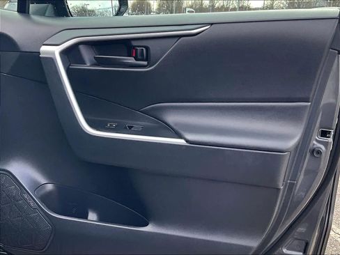 Used 2025 Toyota RAV4 LE AWD/4WD image 12