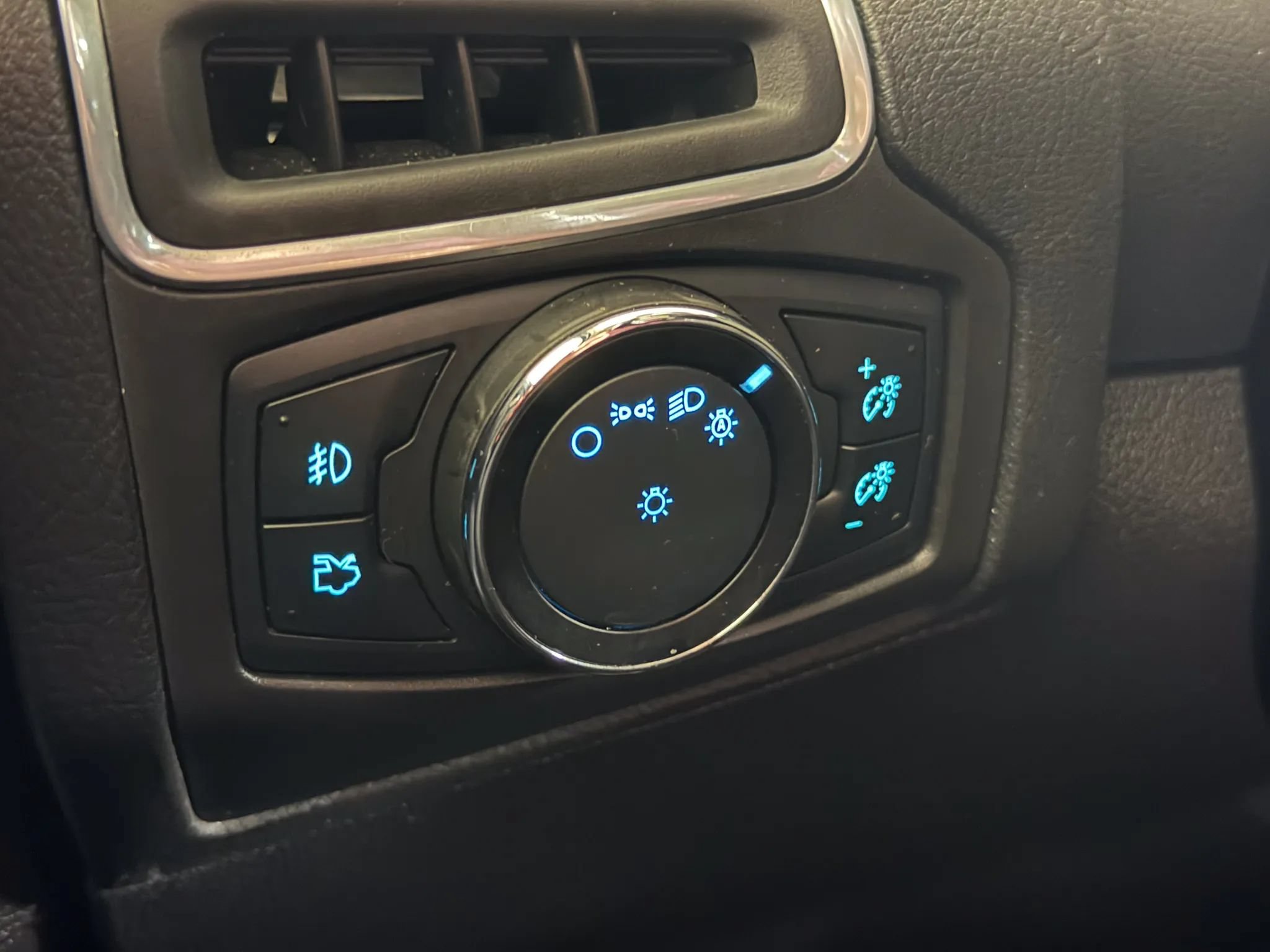 Used 2014 Ford Focus Titanium FWD image 33