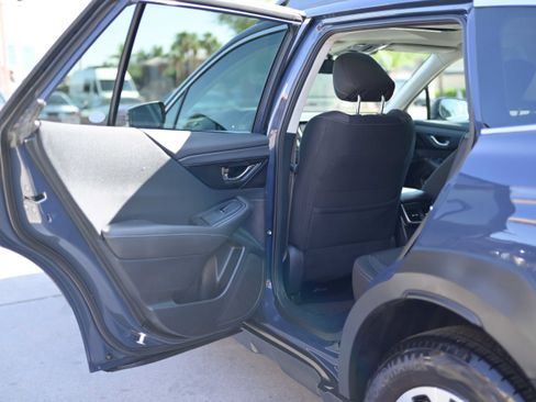 Used 2025 Subaru Outback Premium AWD/4WD image 12
