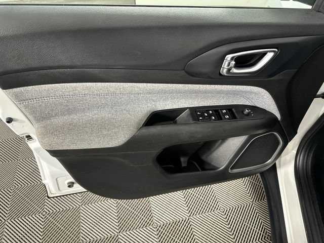 Certified 2024 Jeep Compass Latitude AWD/4WD image 5