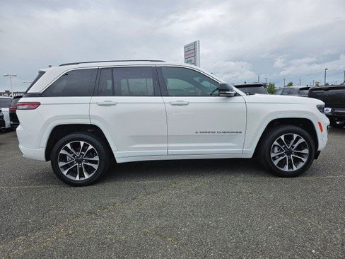 Used 2023 Jeep Grand Cherokee Overland w/ Luxury Tech Group IV AWD/4WD image 2