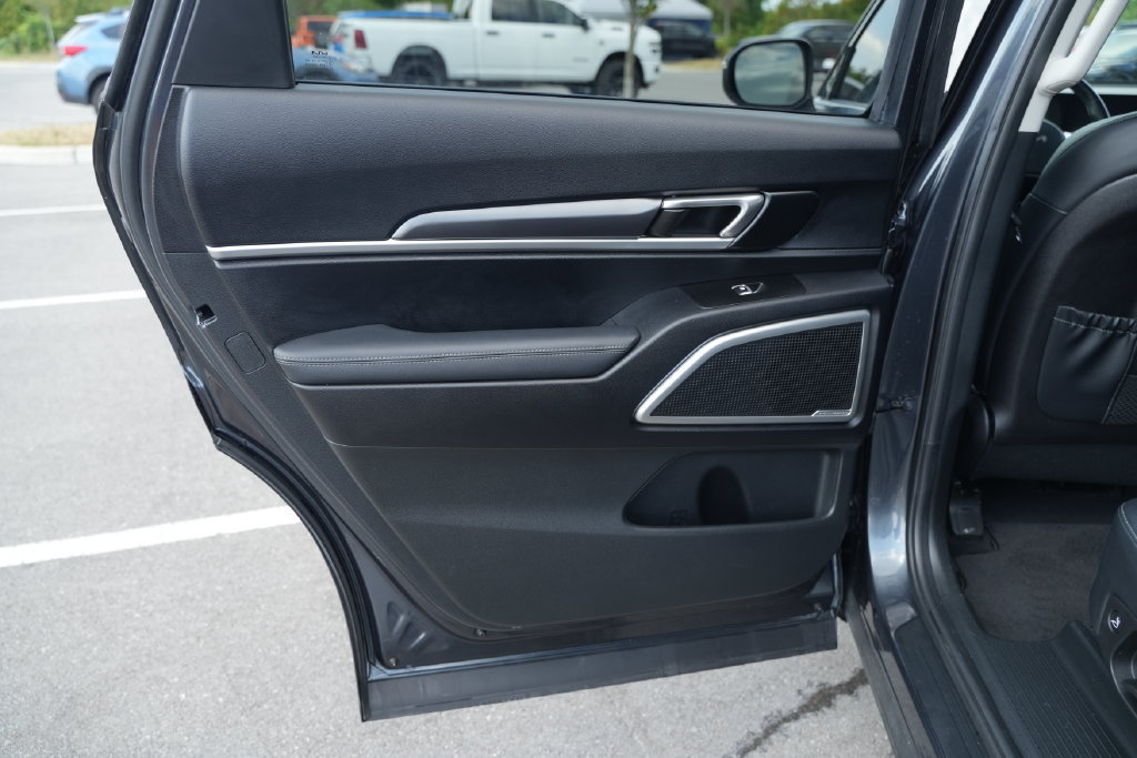 Used 2023 Kia Telluride S FWD image 16
