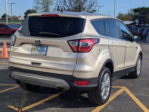Used 2017 Ford Escape SE FWD image 3
