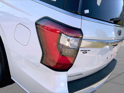 Used 2018 Ford Expedition Platinum RWD image 25
