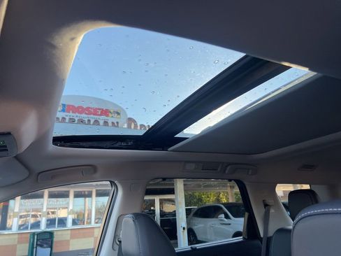 Certified 2025 Nissan Pathfinder SL w/ SL Premium Package image 8