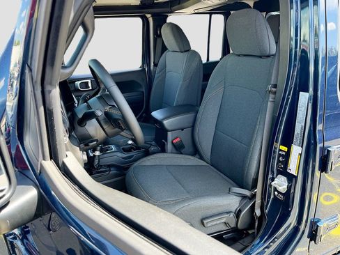 Certified 2025 Jeep Gladiator Sport AWD/4WD image 21