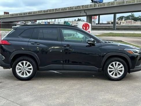 Used 2022 Toyota Corolla Cross LE AWD/4WD image 9