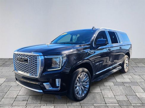 Used 2023 GMC Yukon XL Denali image 3