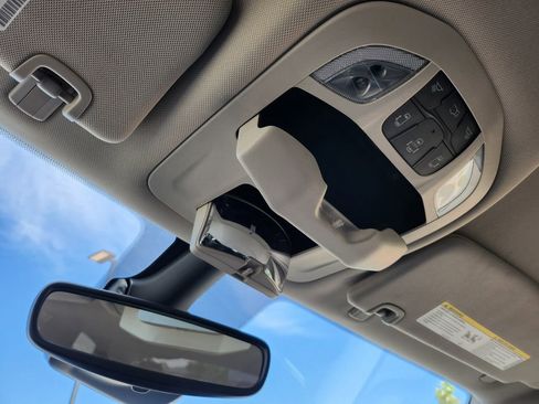 Used 2024 Chrysler Pacifica Touring-L FWD image 24