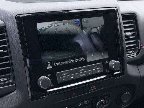 Used 2022 Nissan Frontier PRO-4X image 16