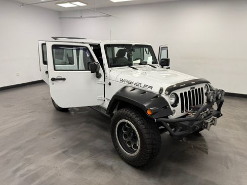 Used 2015 Jeep Wrangler Unlimited Sahara AWD/4WD image 24