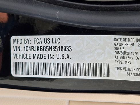 Used 2022 Jeep Grand Cherokee L Limited w/ Black Appearance Package image 23