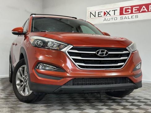 Used 2017 Hyundai Tucson SE Plus w/ Cargo Package FWD image 3