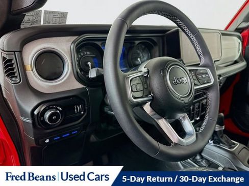 Used 2025 Jeep Wrangler Unlimited Sahara AWD/4WD image 9