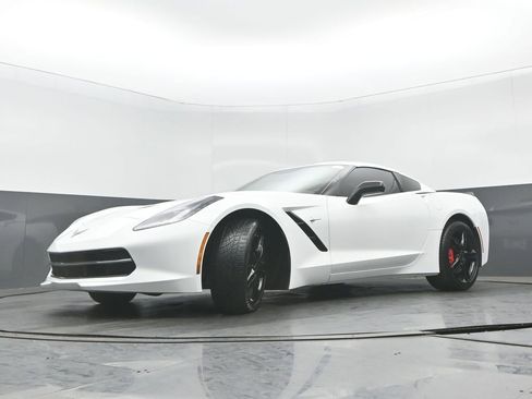 Used 2017 Chevrolet Corvette Stingray Coupe w/ 1LT RWD image 24