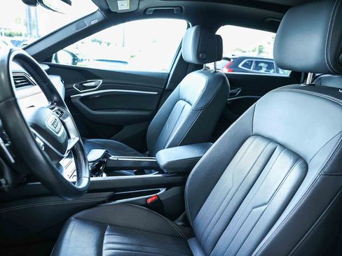 Used 2022 Audi e-tron Premium Plus w/ Premium Plus Package image 25