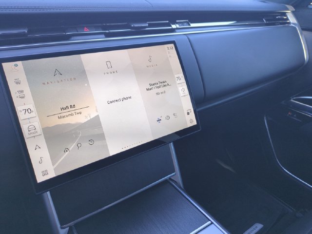 Certified 2025 Land Rover Range Rover SE AWD/4WD image 11