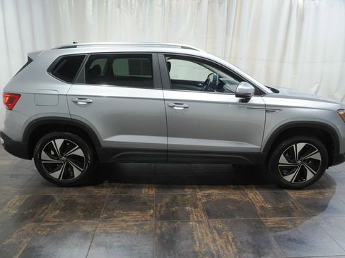 Used 2023 Volkswagen Taos SE AWD/4WD image 3