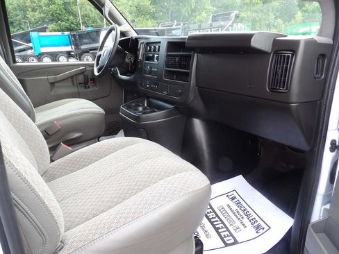 Used 2025 Chevrolet Express 3500 LS RWD image 42