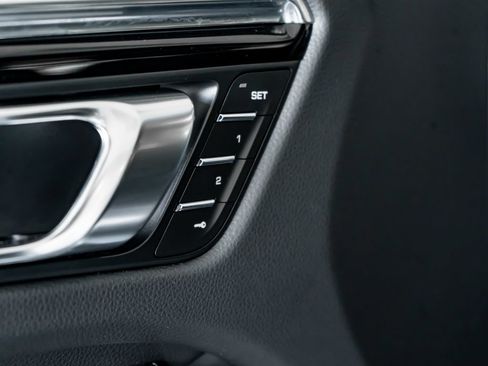 Certified 2026 Porsche Macan AWD/4WD image 13