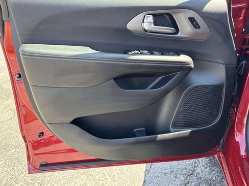 New 2027 Chrysler Pacifica Select FWD image 20